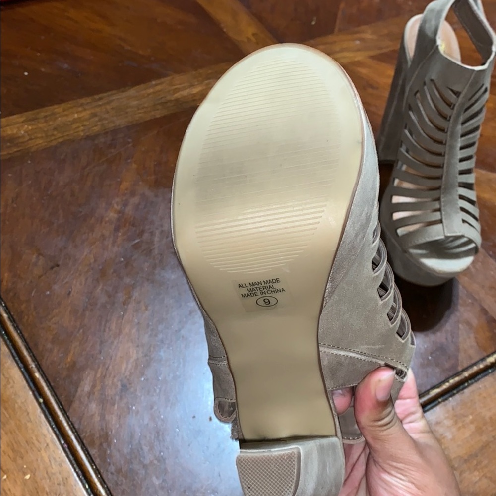 Heels - Picture 3 of 3